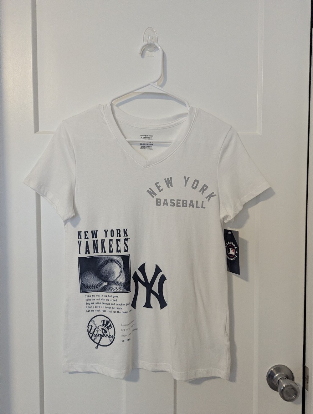 Genuine Merchandise White New York Yankees Short Sleeve Tee